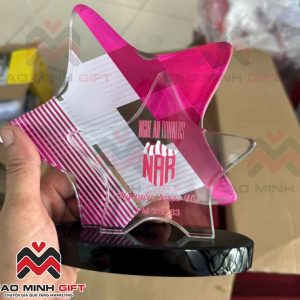 Cao Minh gift nhận làm Kỷ niệm chương theo yêu cầu như giải chạy Nghê An Runners
