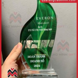 Đặt làm số lượng lớn Kỷ niệm chương vinh danh đại lý theo yêu cầu làm quà tặng khách hàng, quà tặng đối tác như EVERON?