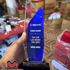 Đặt hàng số lượng lớn kỷ niệm chương vinh danh tập thể lao động tiêu biểu như MBAMC?