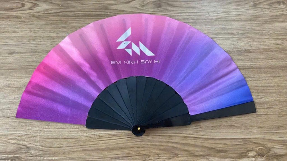 In logo lên quạt giấy quà tặng quảng cáo tại Cao Minh gift