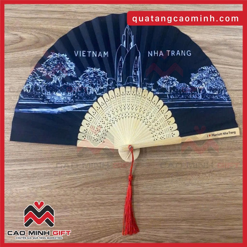 In logo lên quạt giấy quà tặng quảng cáo tại Cao Minh gift