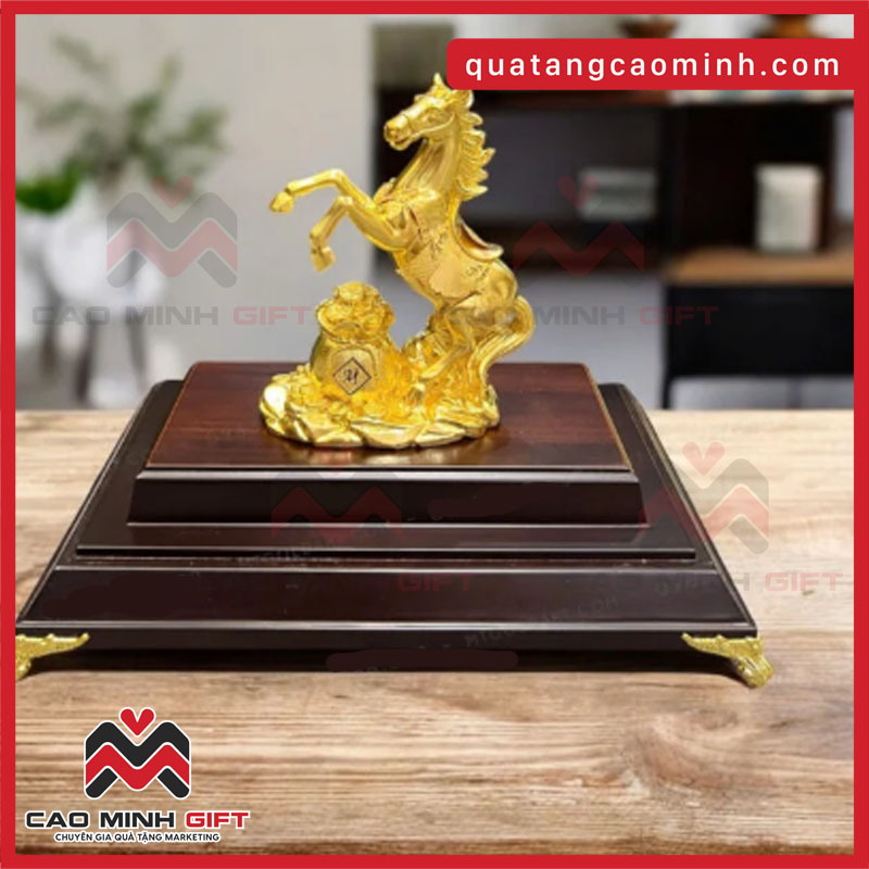 Mẫu tượng ngựa mạ vàng giá dưới 10 triệu