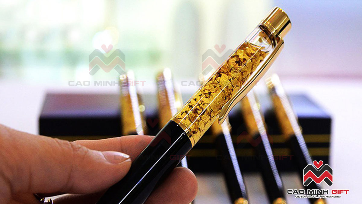 Bút ký vàng lá 24k có gì khác biệt so với bút ký quà tặng thông thường?
