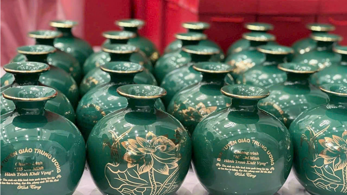 Xu hướng bình hút tài lộc in logo 2025 – 2026: doanh nghiệp sẽ chọn gì để ghi điểm?