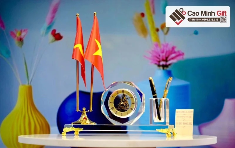 Ý nghĩa của đồng hồ pha lê để bàn trong quà tặng doanh nghiệp