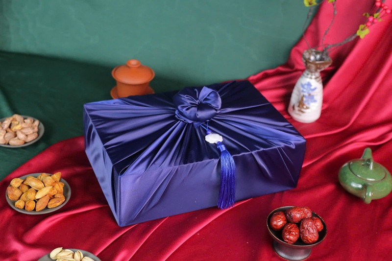 Tuỳ chọn bọc lụa sang trọng cho khay mứt Tết