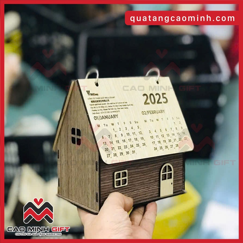 Lịch để bàn hình ngôi nhà có thể mở nắp