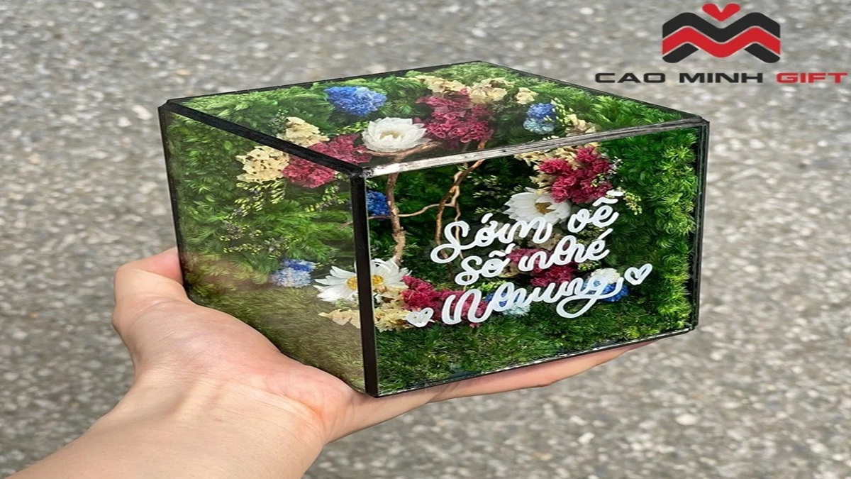 Quà tặng người khuyết tật: bể rêu hoa khô thủy tinh mang giá trị bền vững và sẻ chiaQuà tặng người khuyết tật: bể rêu hoa khô thủy tinh mang giá trị bền vững và sẻ chia