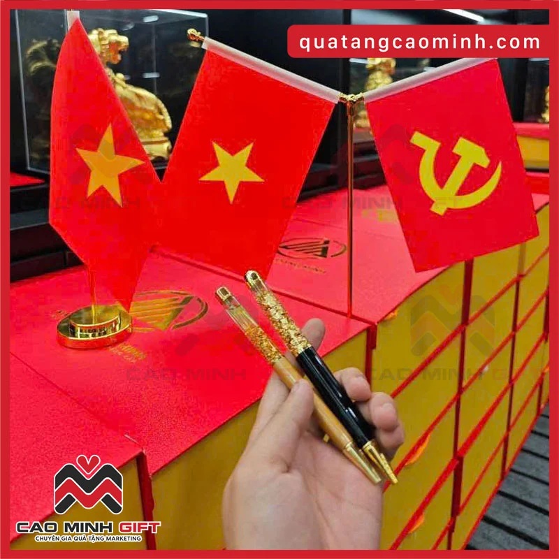 Bút ký quà tặng in logo cho hội nghị và đối tác