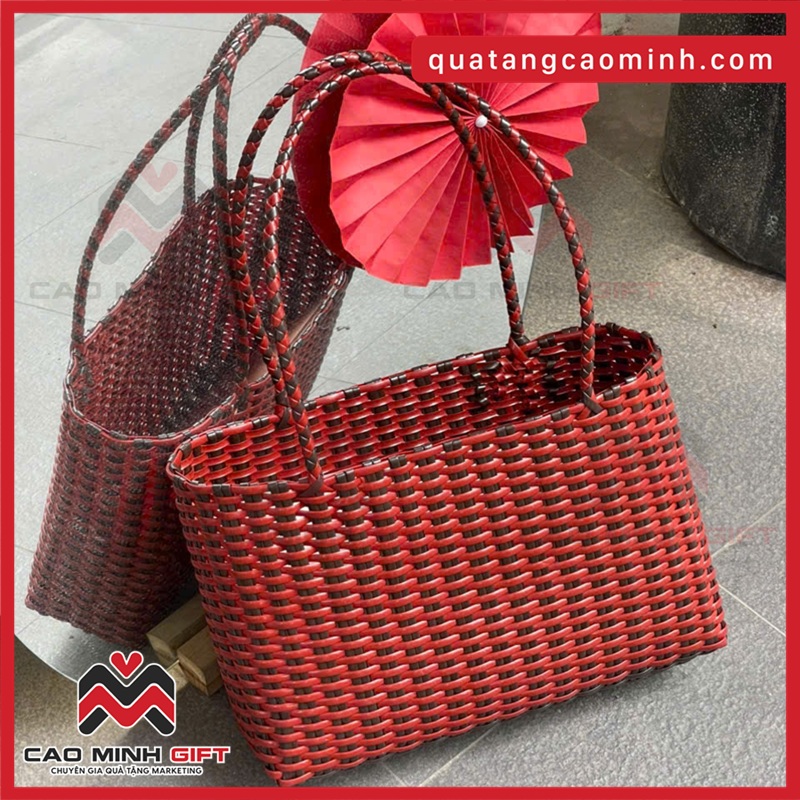 Cách Cao Minh lựa chọn và tư vấn món quà tặng cô