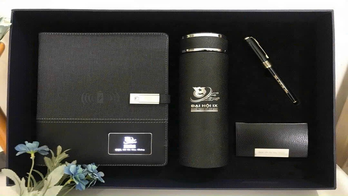 Quà tặng tri ân nhân viên: Nên ưu tiên cảm xúc hay giá trị sử dụng?