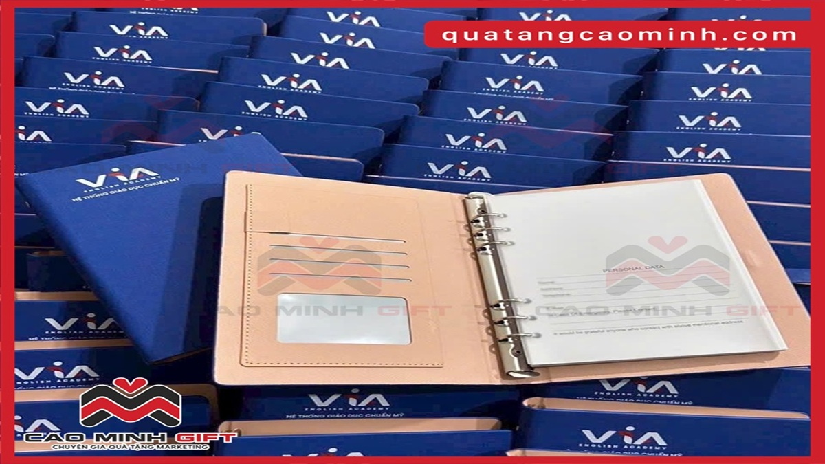 So sánh sổ tay và bút quà tặng: Doanh nghiệp nên chọn gì?